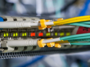 O ā eseesega i le va o le multimode fiber ma le fiber e tasi