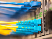 O le ā le faamalamalama e sili ona masani ona faaaogāina i le faafofoga o loo faaaogāina ai le fiber optic.